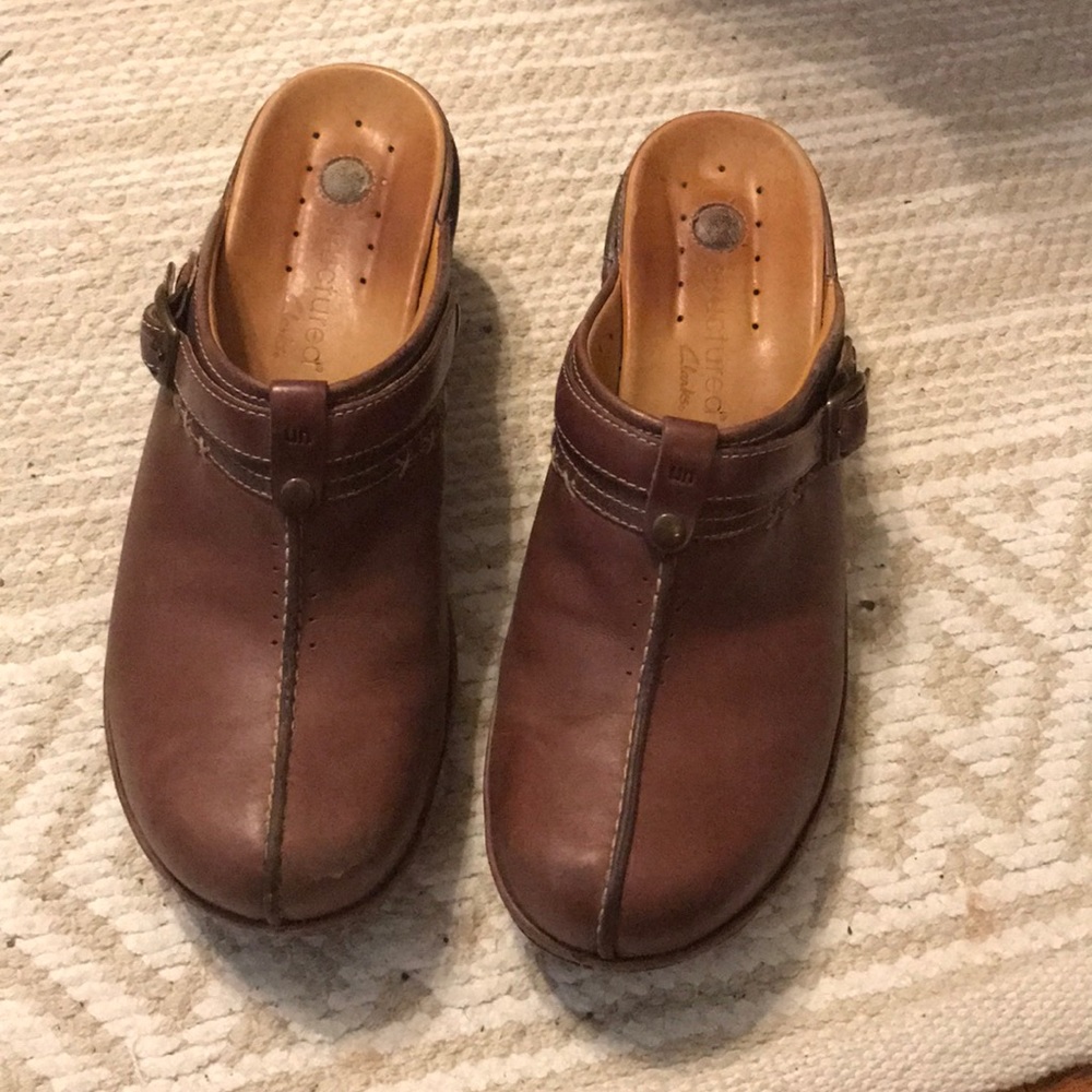 Structured Clarks Clogs - image 3